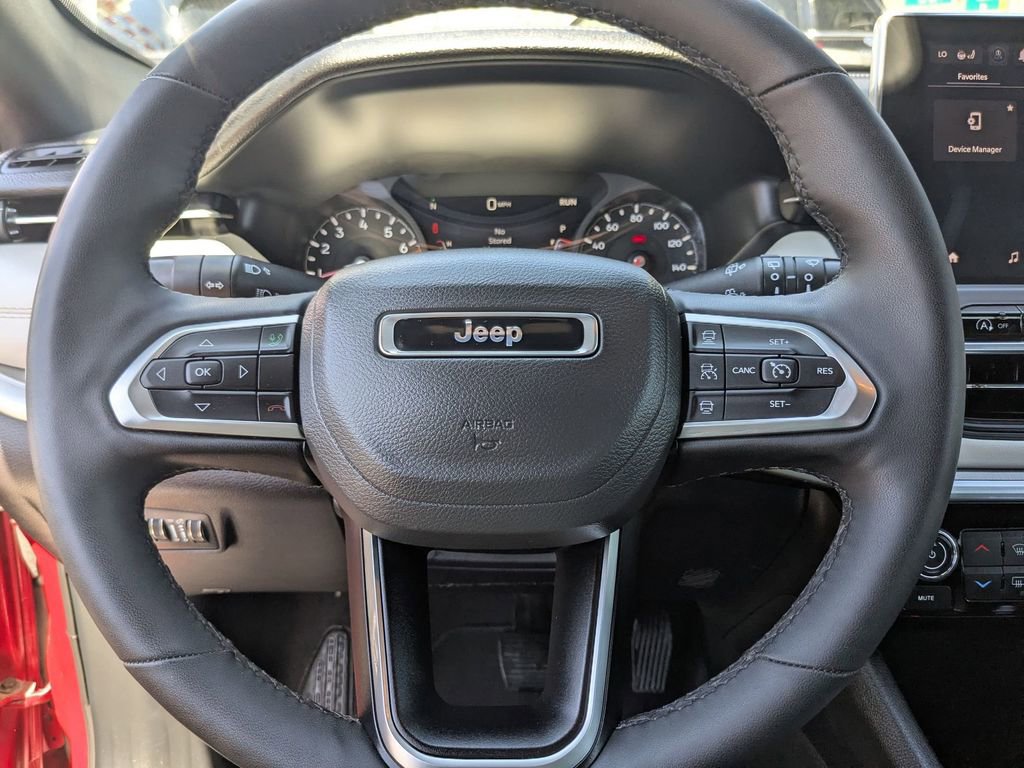Used 2025 Jeep Compass Limited image 17