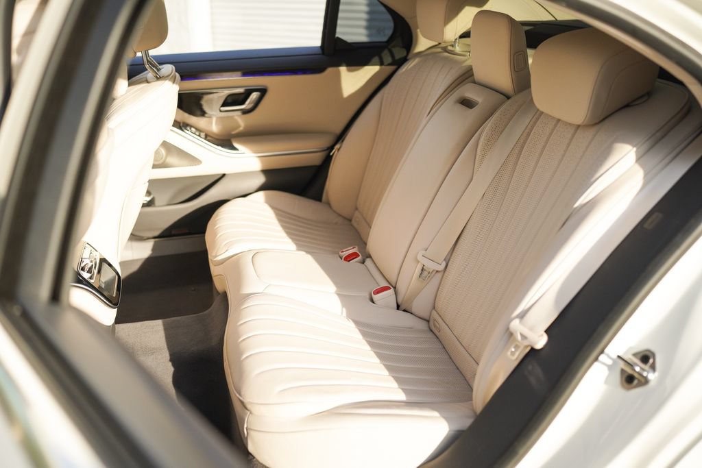 Used 2022 Mercedes-Benz S 500 4MATIC w/ AMG Line Package image 23