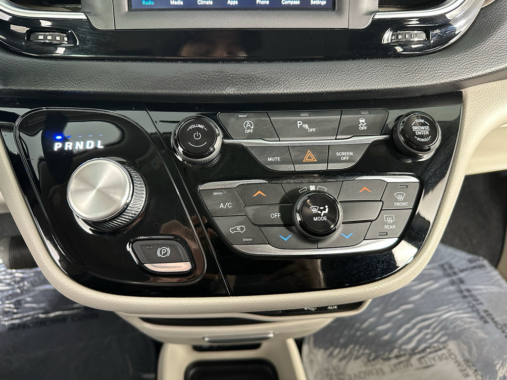 Used 2019 Chrysler Pacifica LX FWD image 17