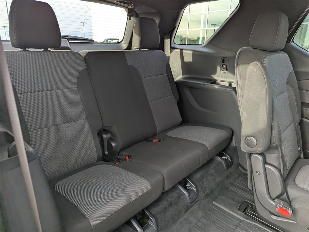 Used 2023 Chevrolet Traverse LT w/ Rear Camera Mirror Package image 43