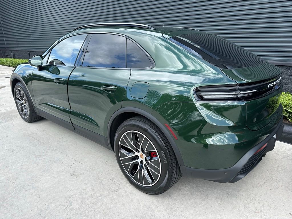 Certified 2025 Porsche Macan 4S Electric AWD/4WD image 3