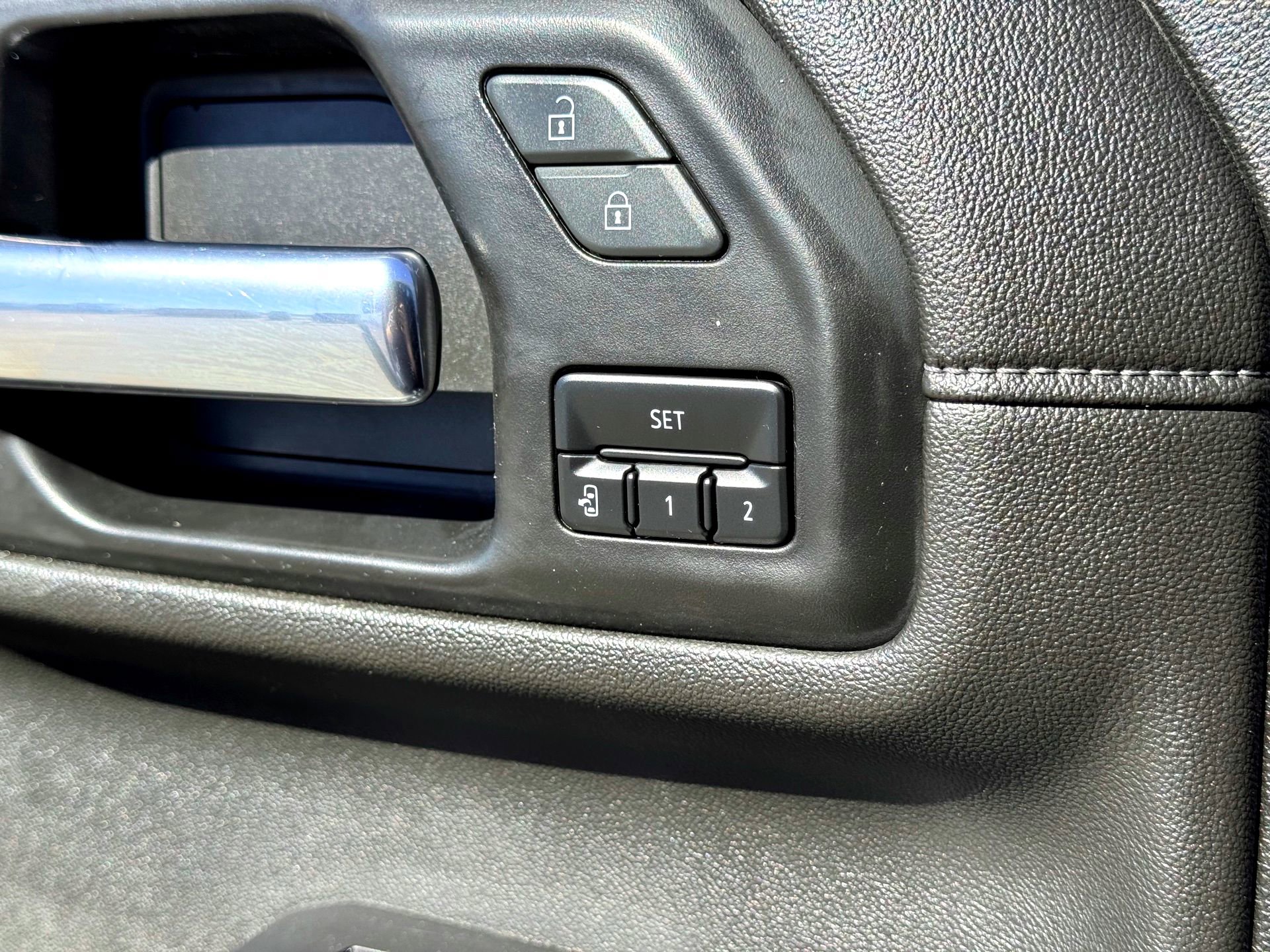 Used 2022 Chevrolet Silverado 2500 LTZ w/ LTZ Plus Package image 17