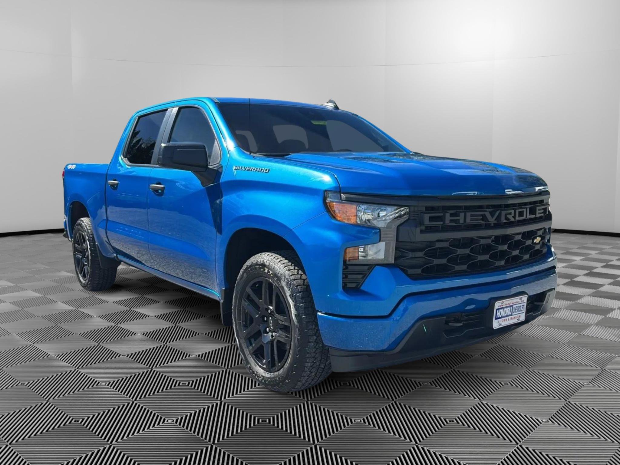 Used 2023 Chevrolet Silverado 1500 Custom AWD/4WD image 2