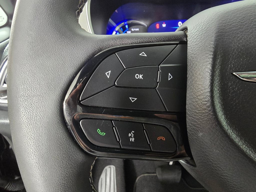 Used 2023 Chrysler Pacifica Limited w/ Uconnect Theater Family Group FWD image 26