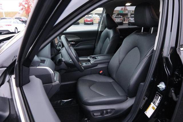 Certified 2025 Toyota Grand Highlander AWD image 9