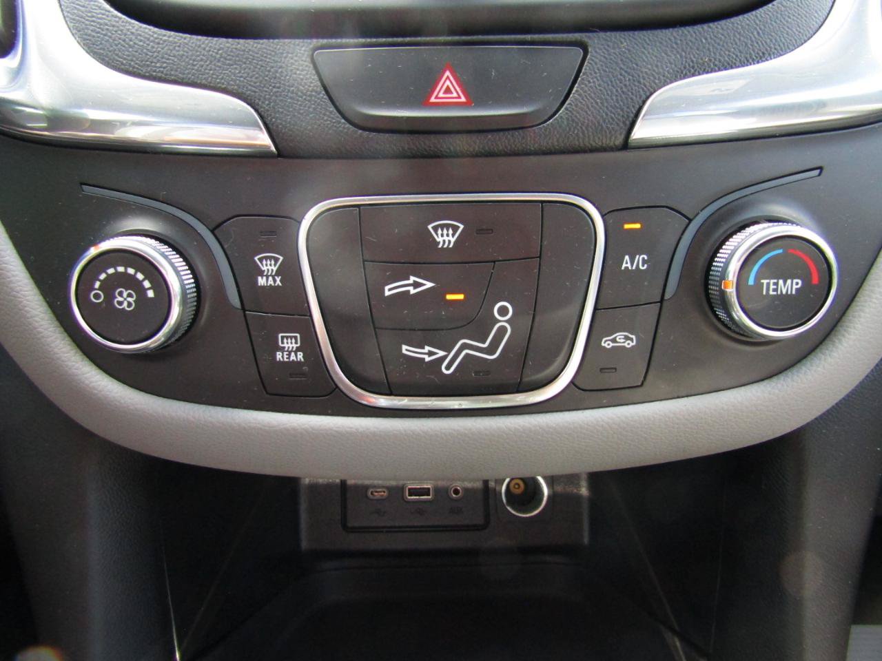 Used 2020 Chevrolet Equinox LS w/ LS Convenience Package FWD image 16