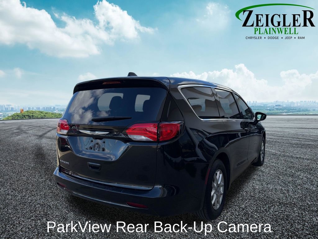 Used 2022 Chrysler Voyager LX image 6