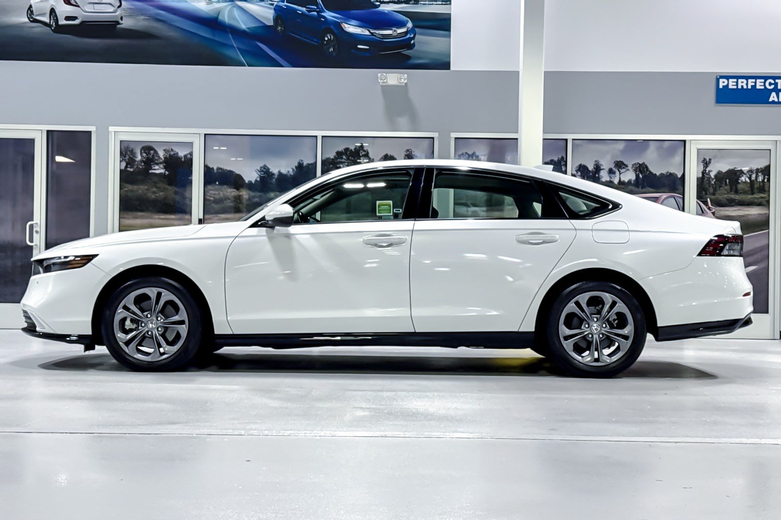 Used 2024 Honda Accord EX-L image 2