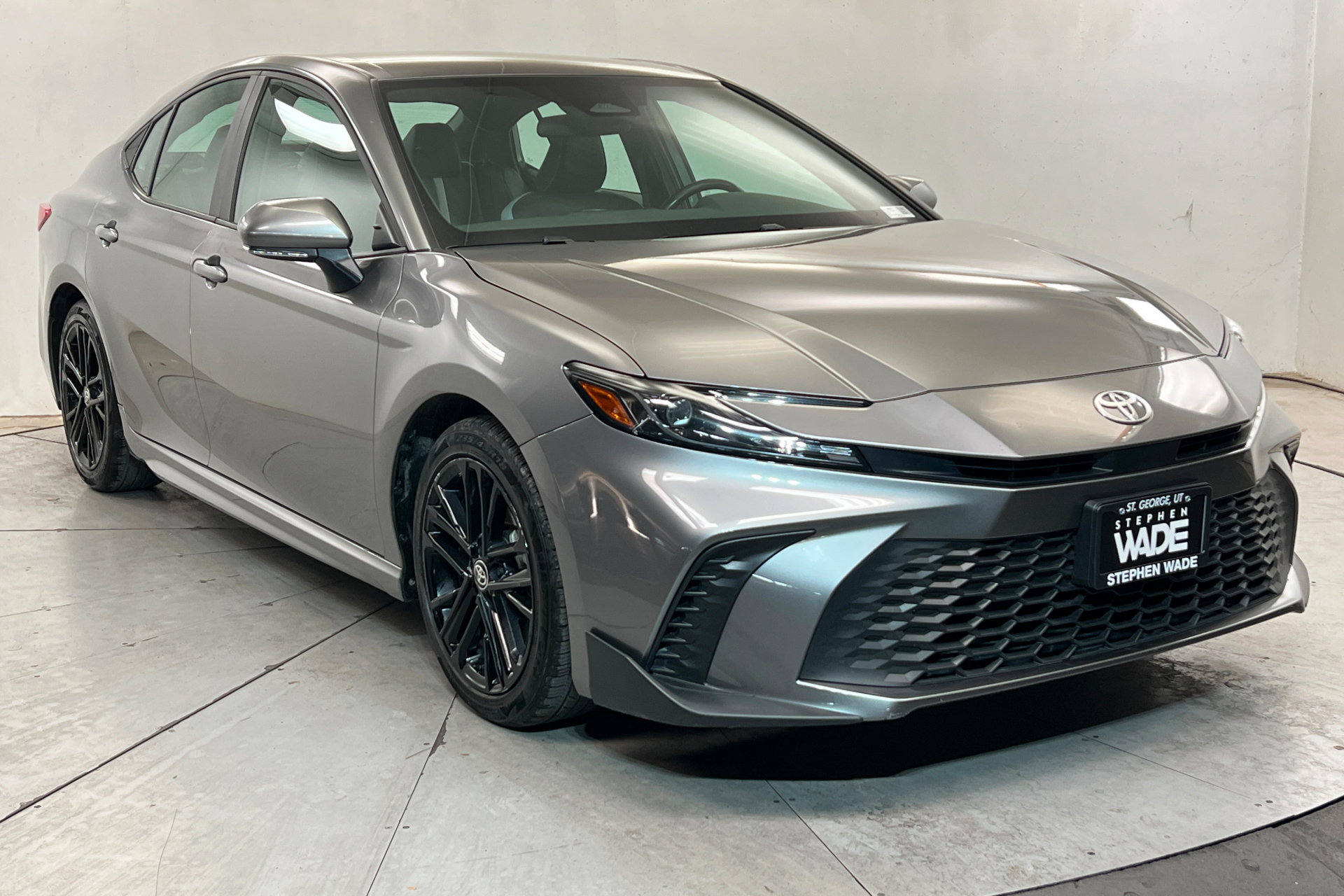 Used 2025 Toyota Camry SE FWD image 8