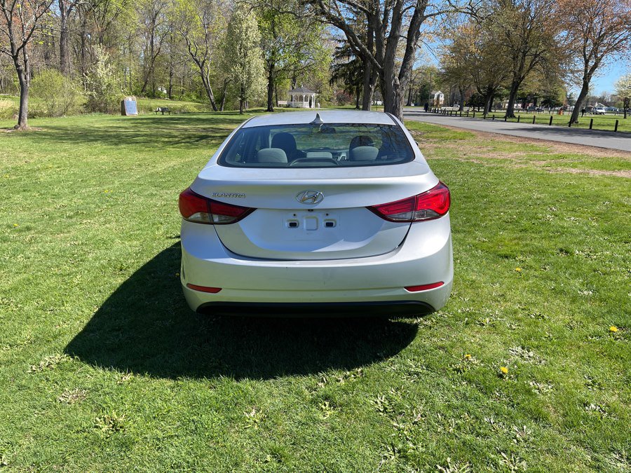 Used 2015 Hyundai Elantra SE w/ Option Group 02 FWD image 18