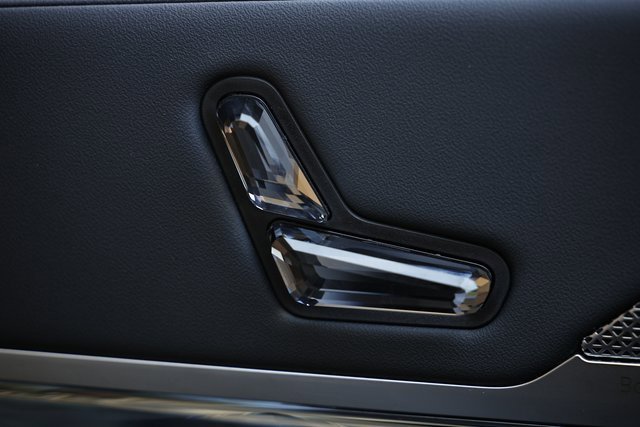 Used 2025 BMW 740i xDrive image 15