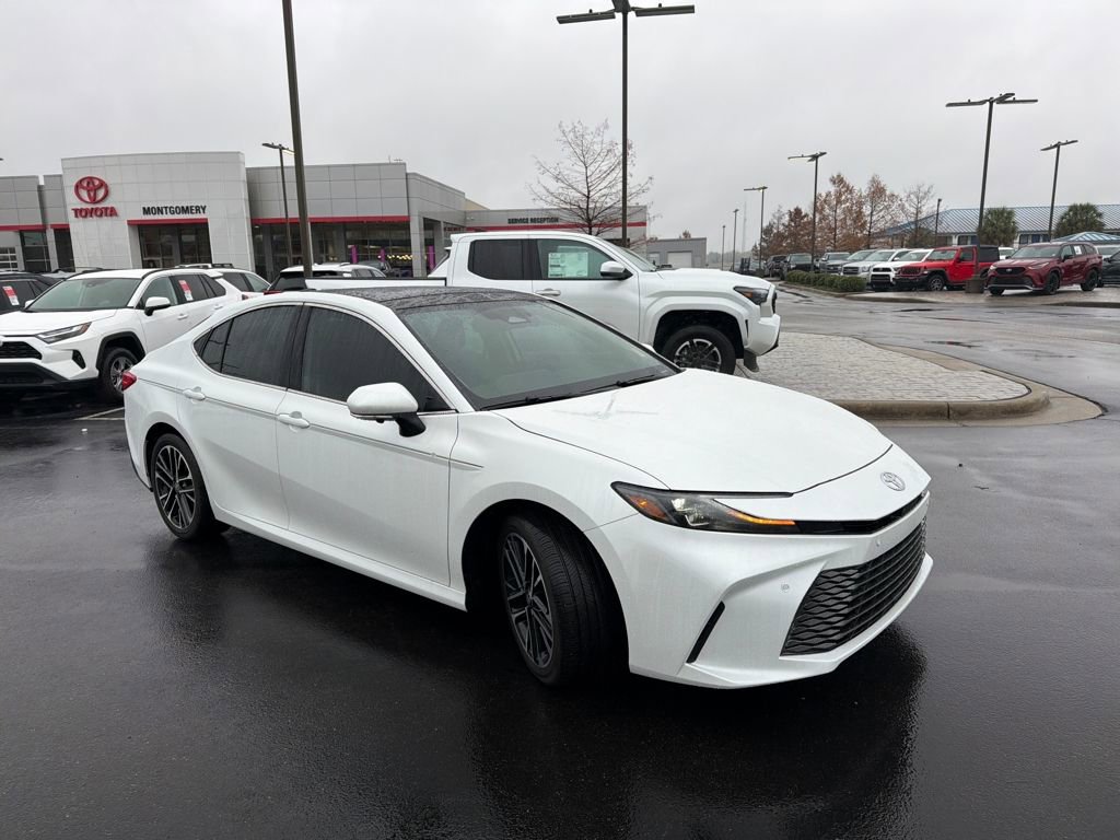 Used 2025 Toyota Camry XLE image 7