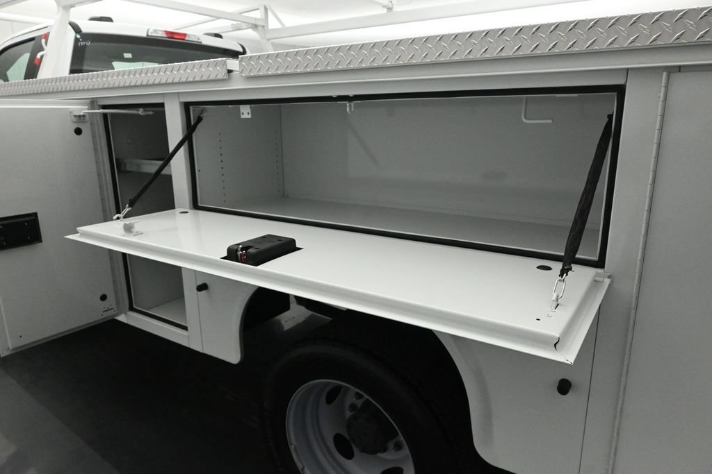 New 2025 Ford F450 XL w/ XL Chrome Package RWD image 18