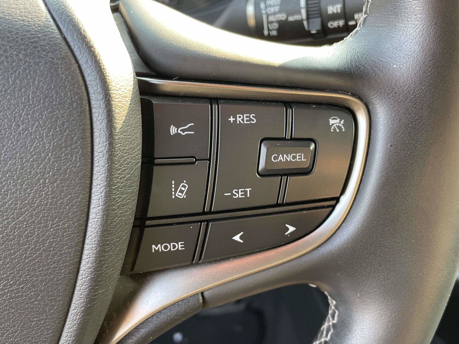 Used 2022 Lexus UX 250h w/ Premium Package AWD/4WD image 23