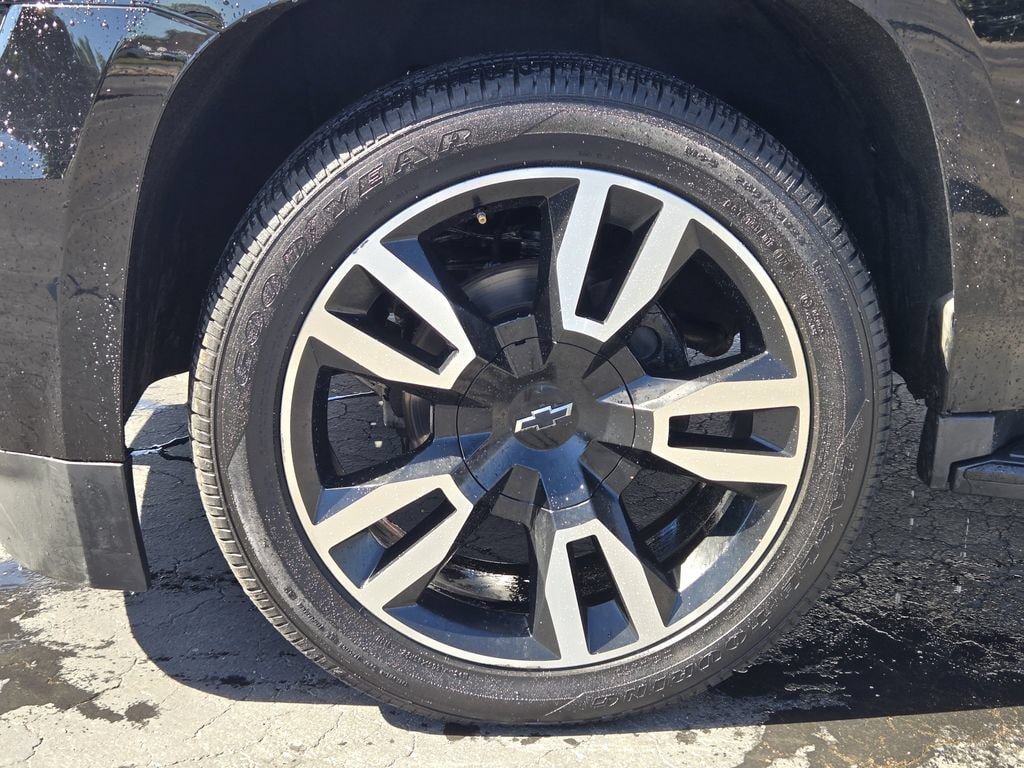 Used 2020 Chevrolet Suburban Premier w/ RST Edition AWD/4WD image 18