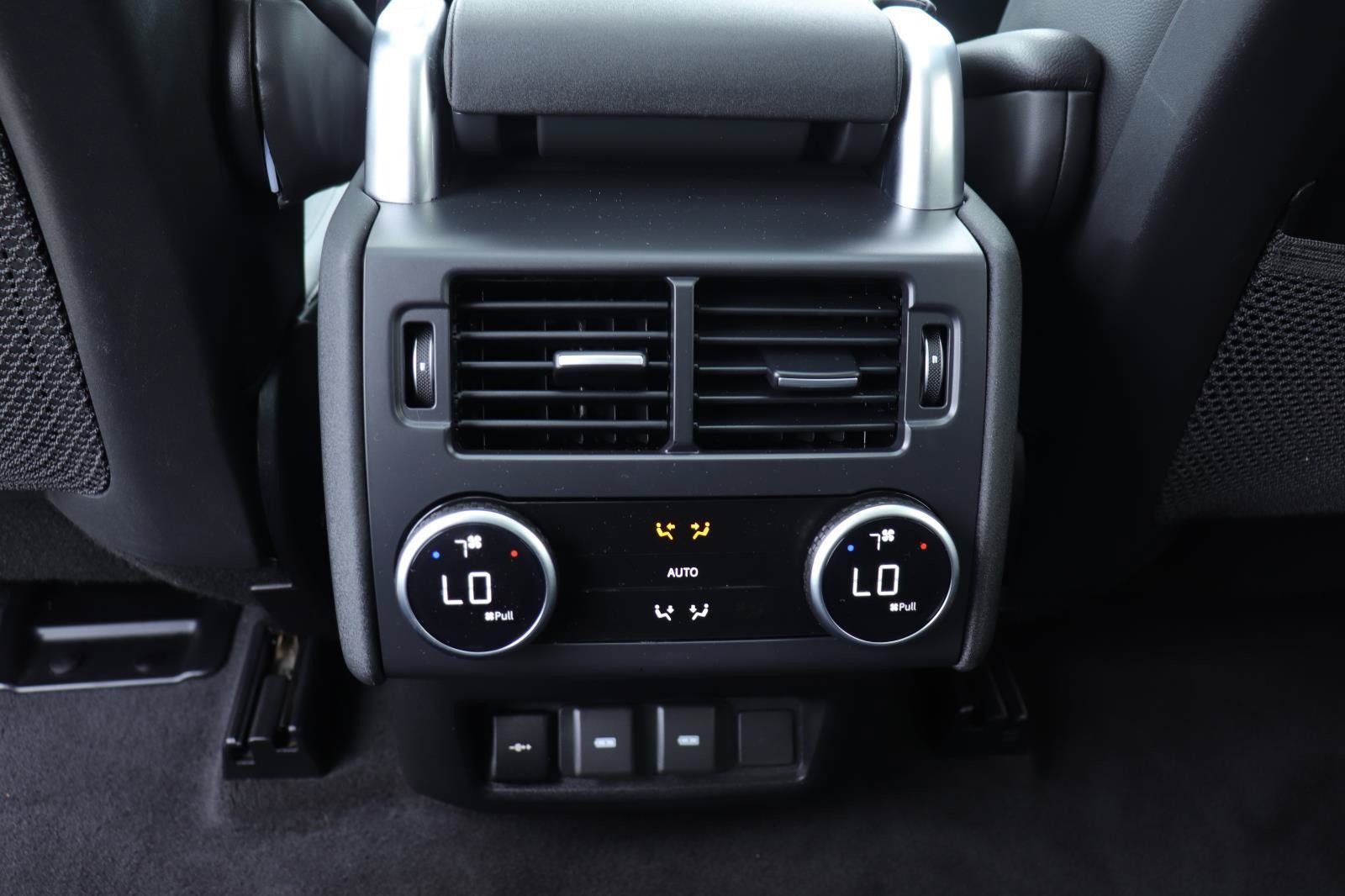 Used 2024 Land Rover Discovery S AWD/4WD image 23