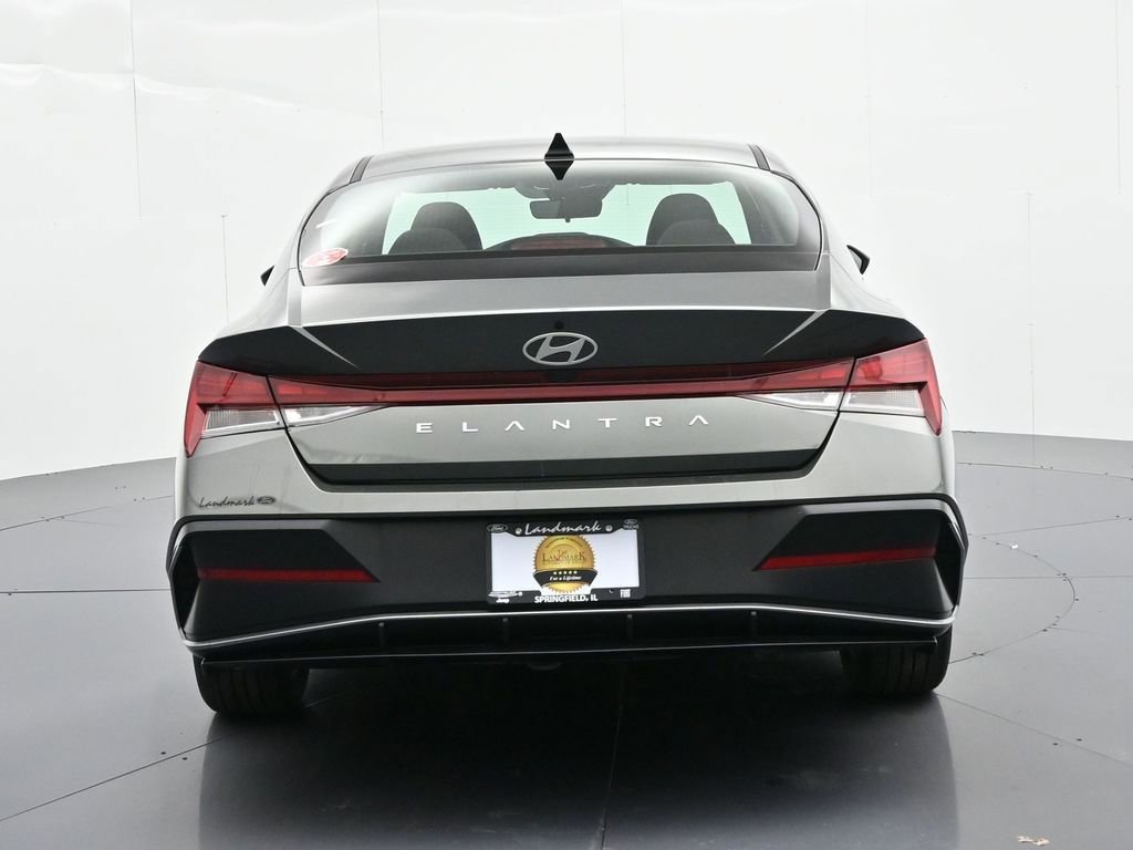 Used 2025 Hyundai Elantra SEL image 7