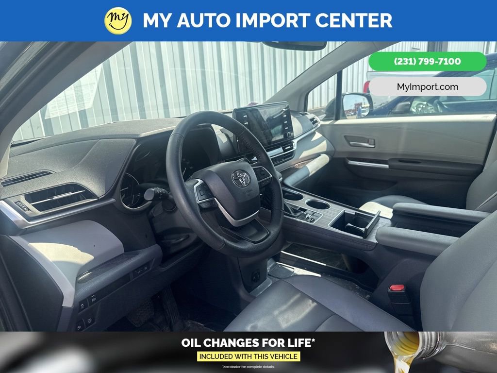 Used 2023 Toyota Sienna XLE image 8