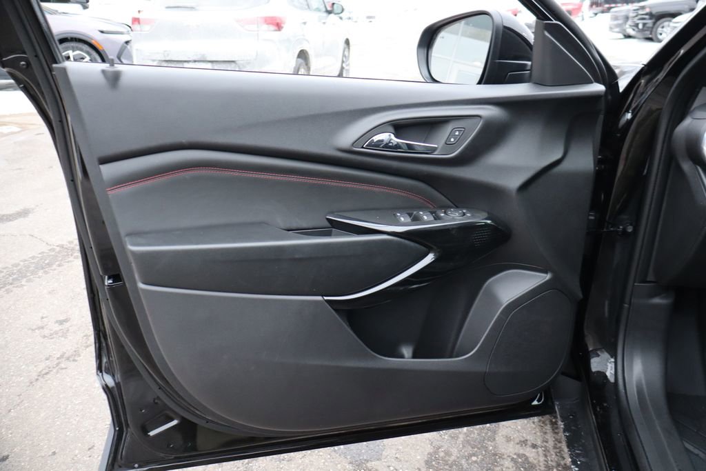 New 2026 Chevrolet Trax RS w/ Sunroof Package image 7
