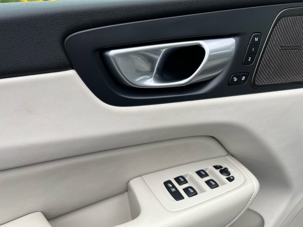 Certified 2024 Volvo XC60 B5 Plus w/ Climate Package AWD/4WD image 10