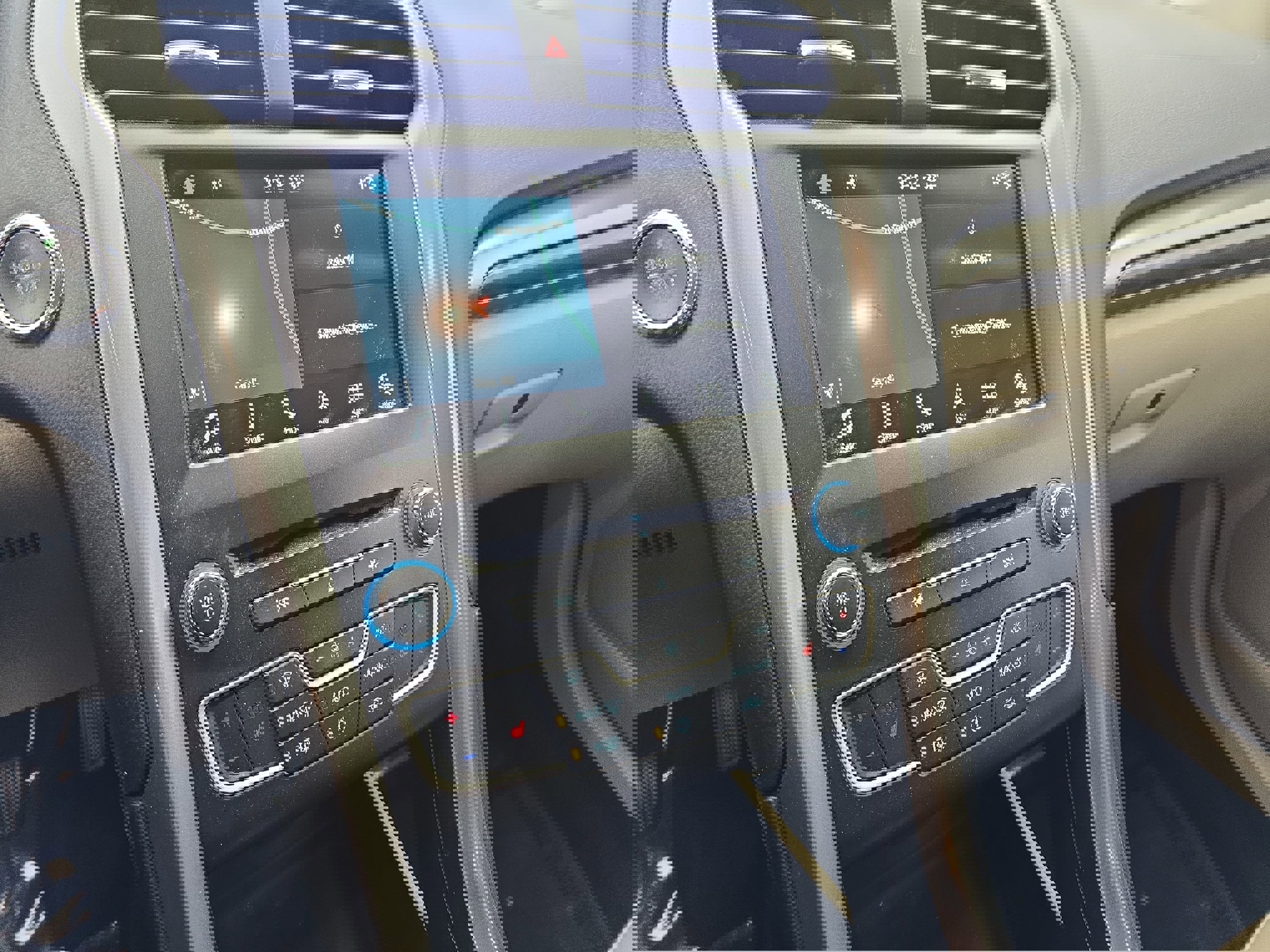 Used 2017 Ford Fusion SE w/ Fusion SE Technology Package image 19