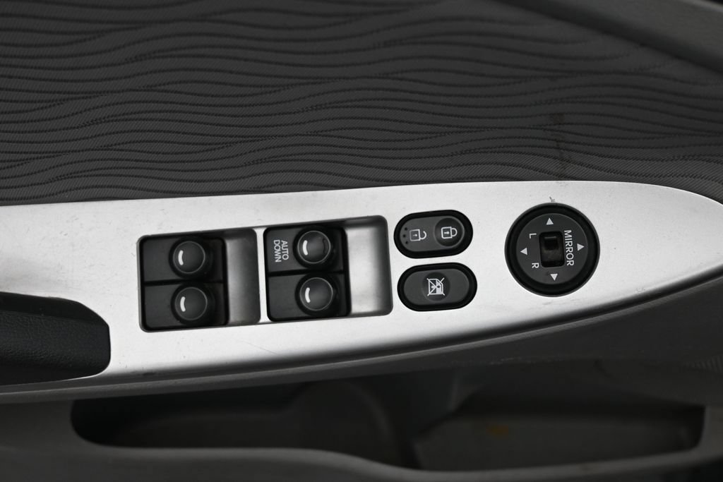 Used 2013 Hyundai Accent GLS w/ Premium Pkg FWD image 16