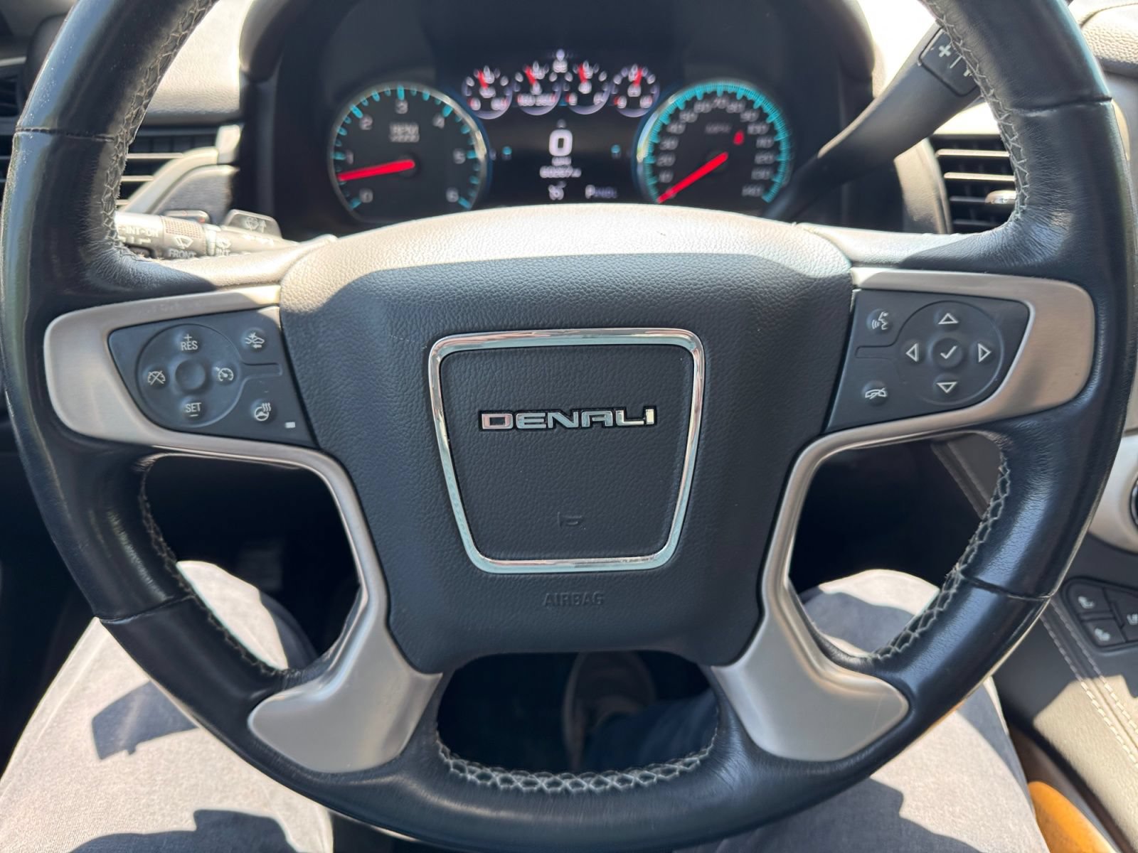 Used 2020 GMC Yukon XL Denali AWD/4WD image 14