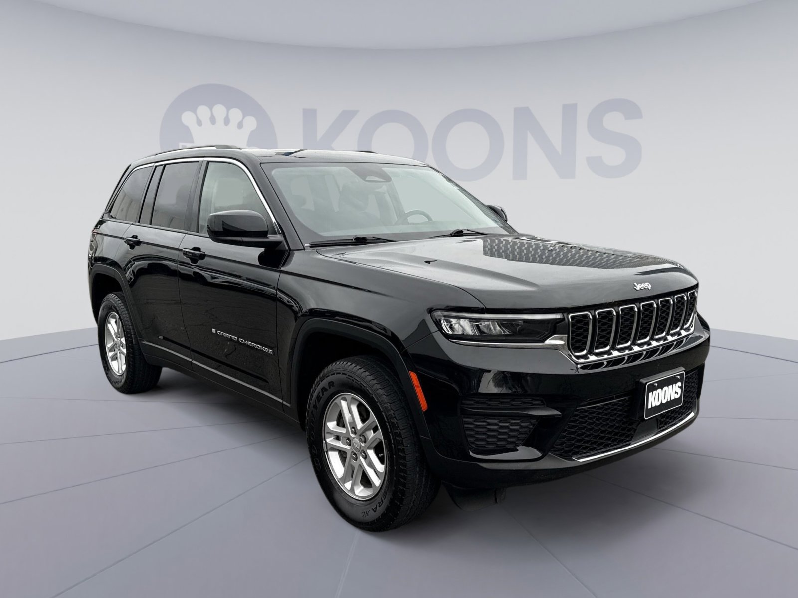 Used 2023 Jeep Grand Cherokee Laredo w/ Luxury Tech Group I image 10