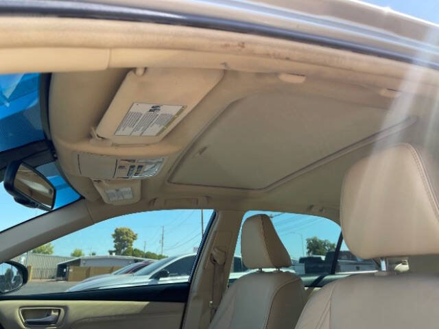 Used 2017 Toyota Camry XLE w/ Moonroof Package FWD image 10