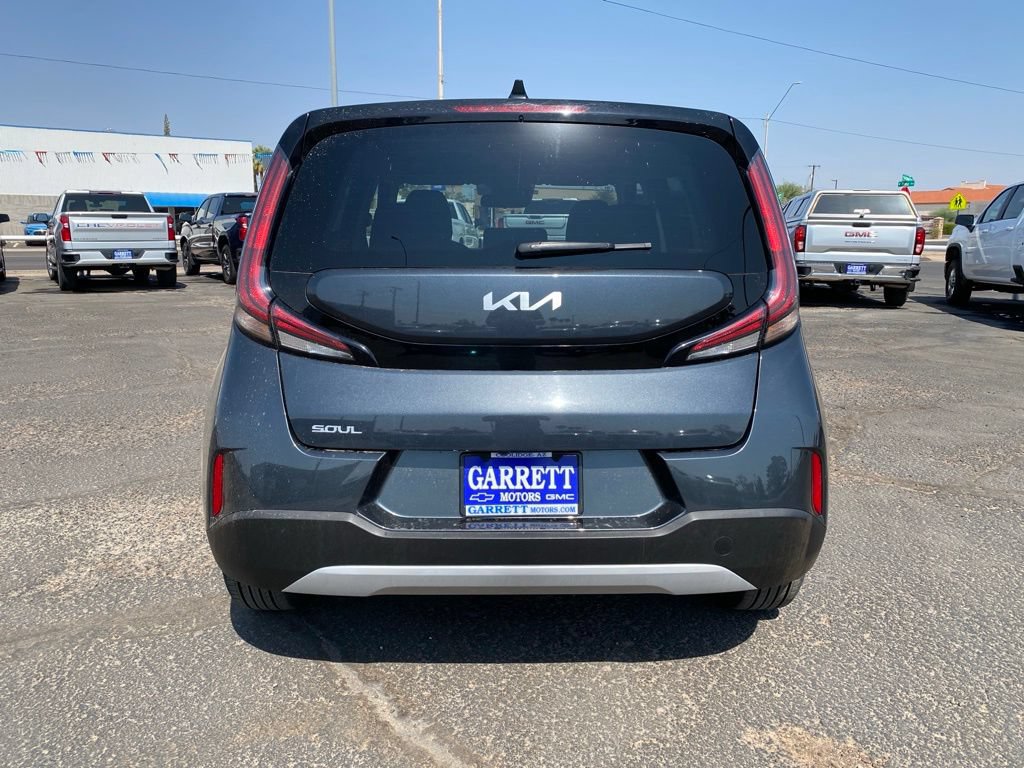 Used 2025 Kia Soul LX w/ LX Technology Package FWD image 14