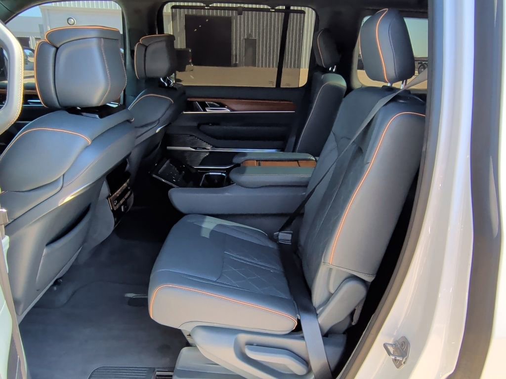 Used 2023 Jeep Grand Wagoneer Series III image 35