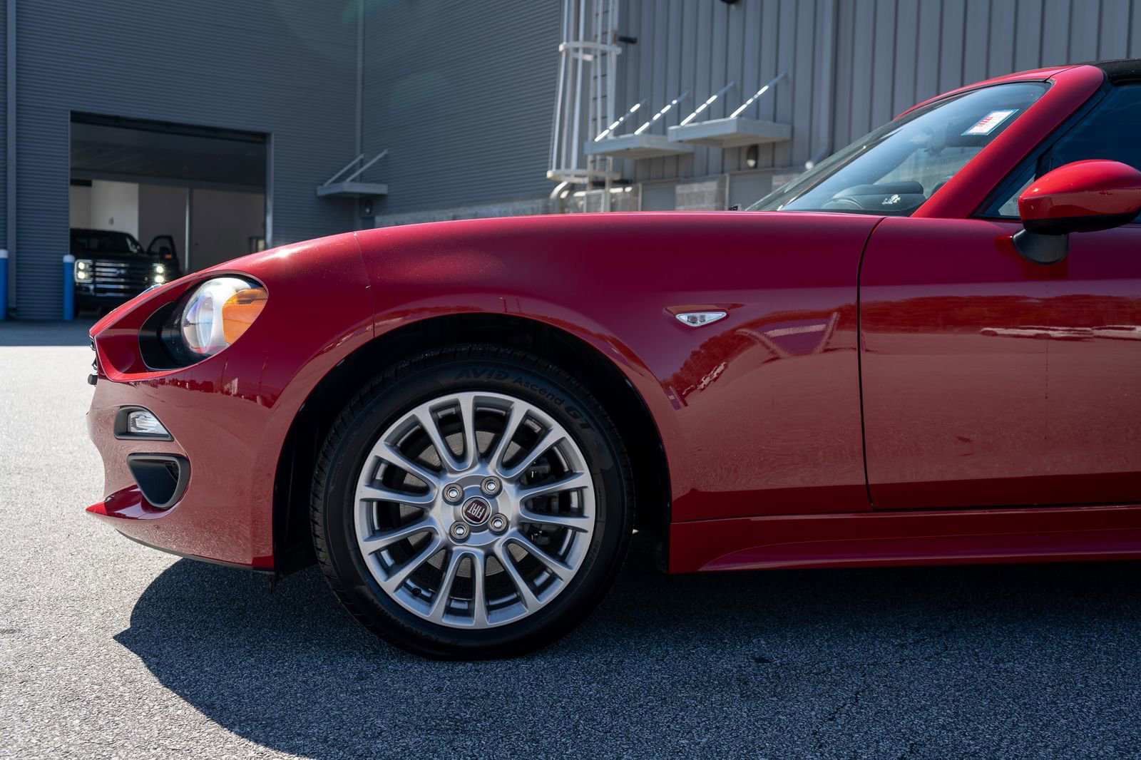 Used 2018 FIAT 124 Spider Classica w/ Technology Group image 4