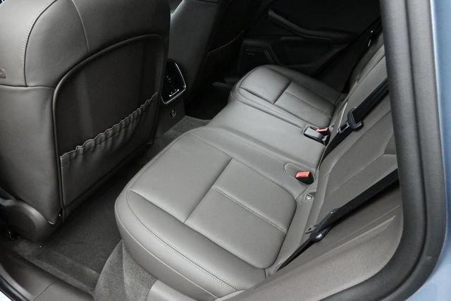 Certified 2025 Porsche Macan AWD/4WD image 15