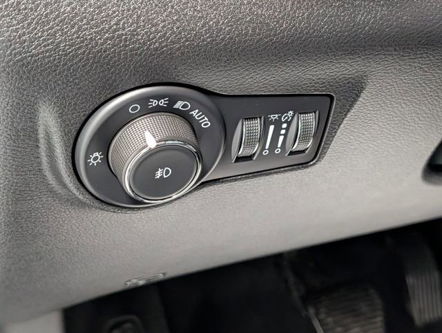 Used 2025 Jeep Compass Limited w/ Sun & Sound Group AWD/4WD image 18