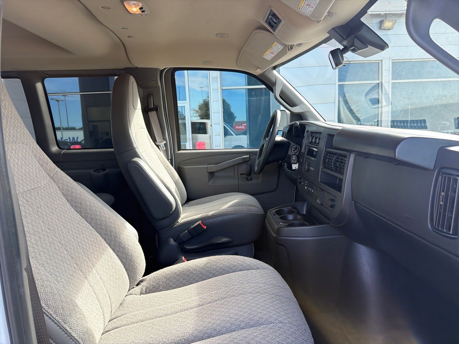 Used 2025 GMC Savana 3500 LT w/ LT Preferred Equipment Group RWD image 21