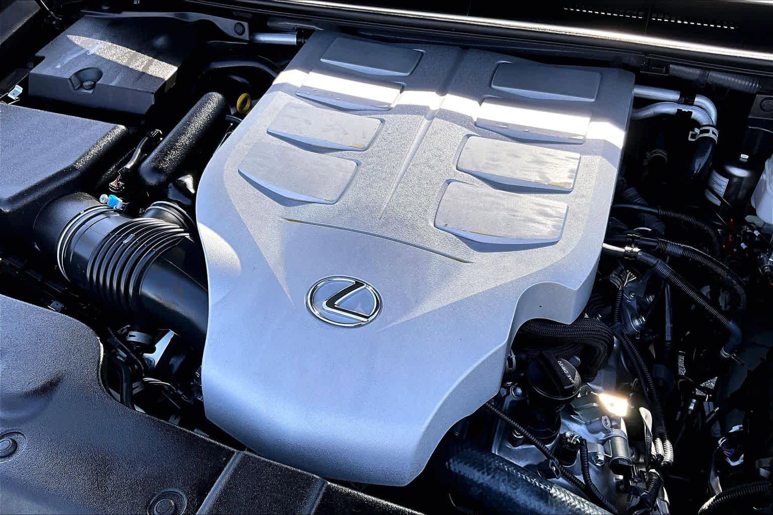 Used 2023 Lexus GX 460 Luxury w/ Accessory Package AWD/4WD image 31