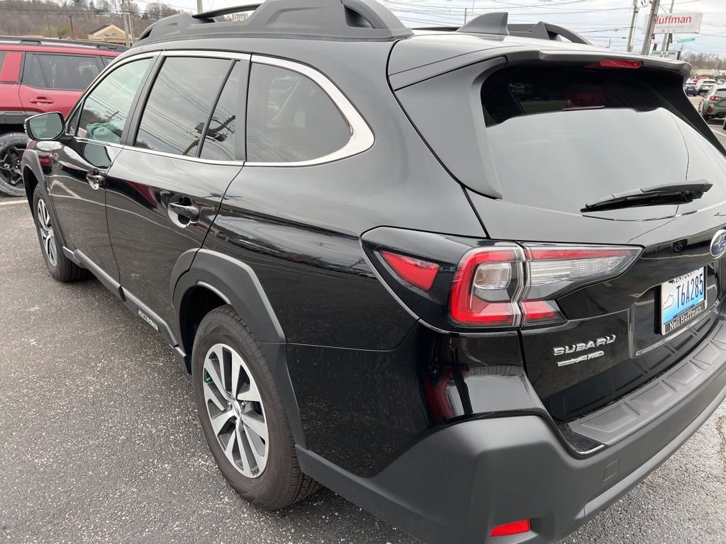 Used 2025 Subaru Outback Premium image 11