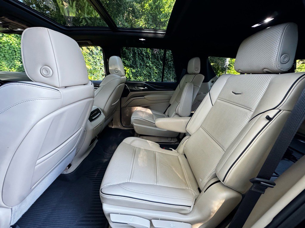 Used 2023 Cadillac Escalade Premium Luxury w/ Performance Package image 16