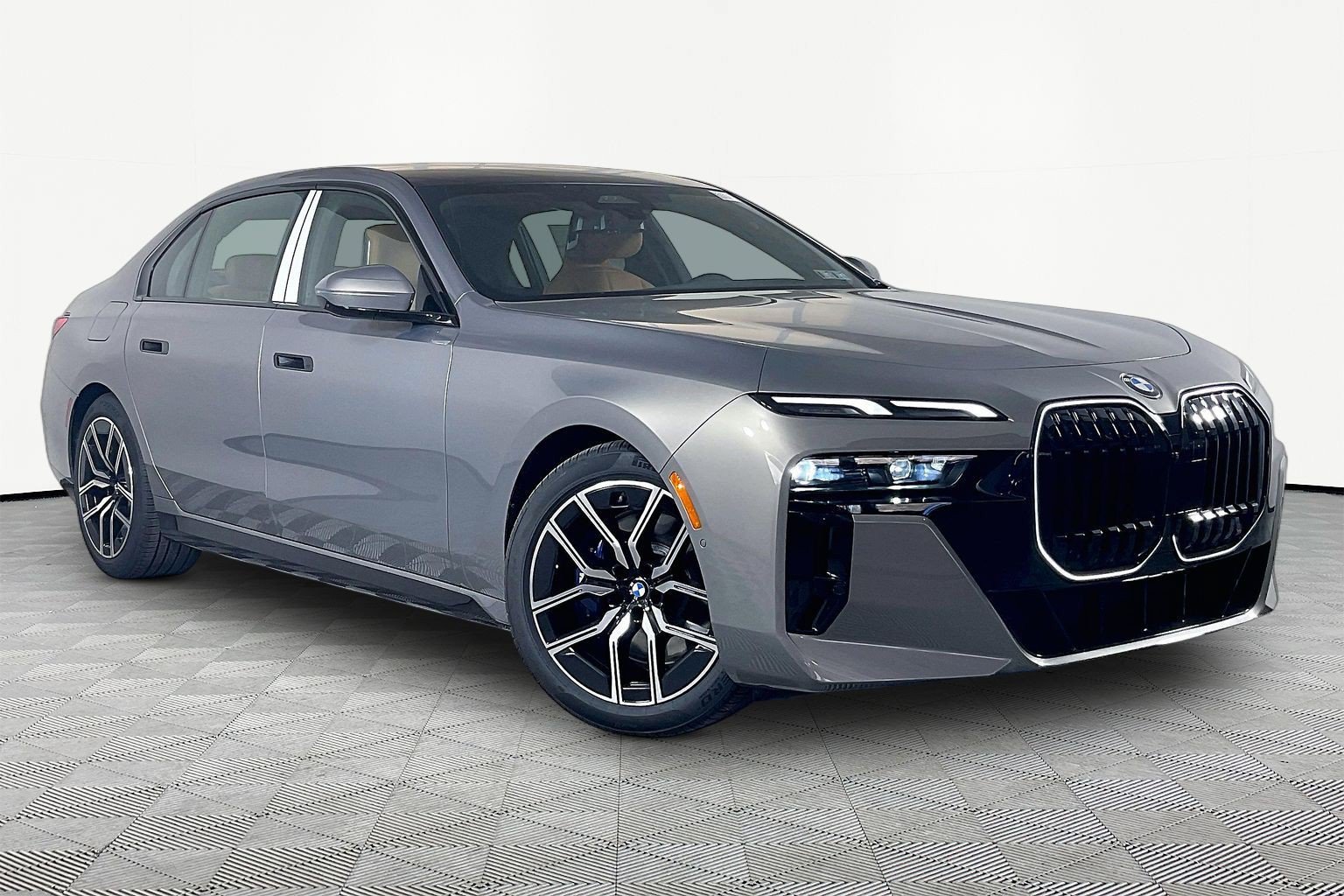 Certified 2026 BMW 740i xDrive AWD/4WD image 2