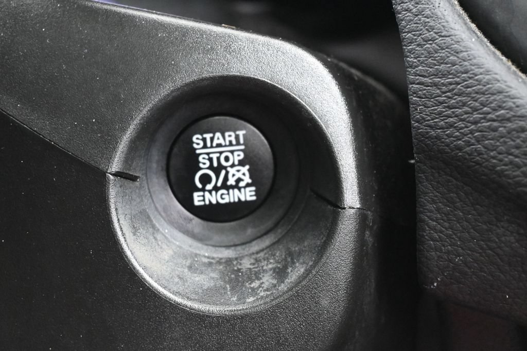 Used 2020 Jeep Compass Latitude FWD image 29