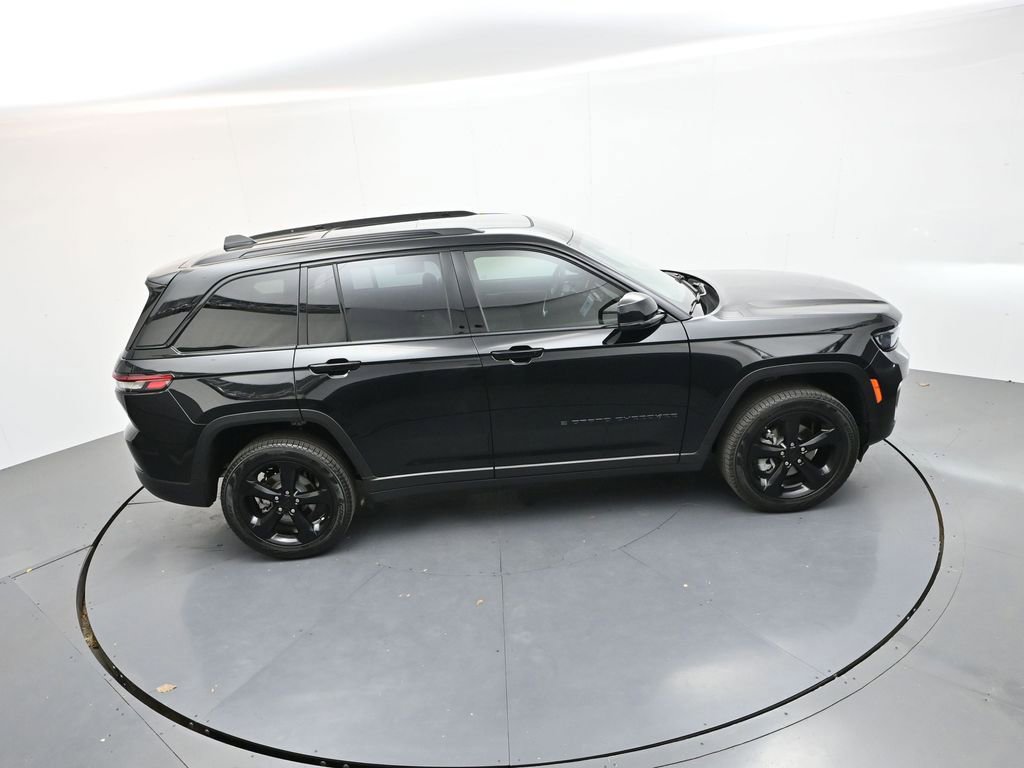 Used 2025 Jeep Grand Cherokee Limited w/ Black Appearance Package image 29