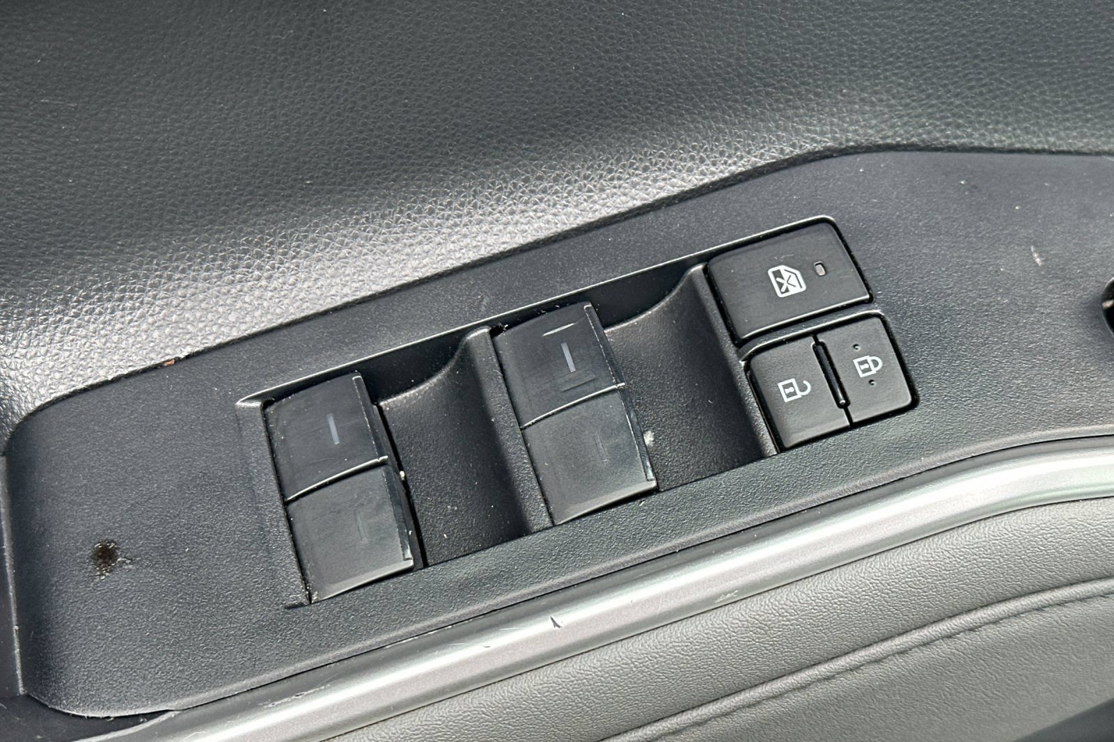 Used 2023 Toyota Highlander XLE AWD/4WD image 12