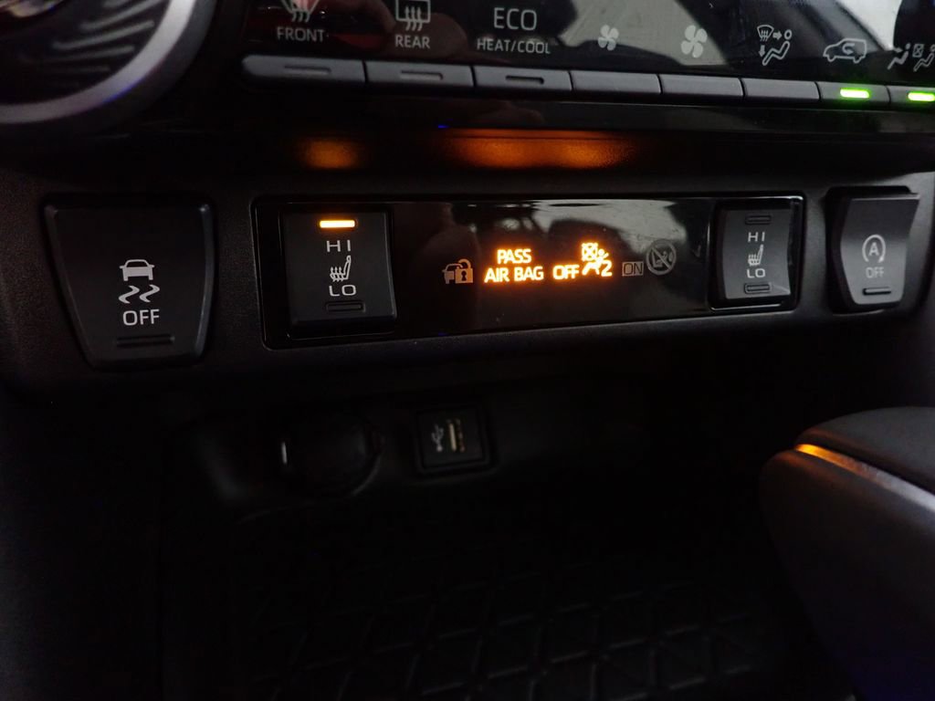 Used 2023 Toyota RAV4 XLE Premium image 35