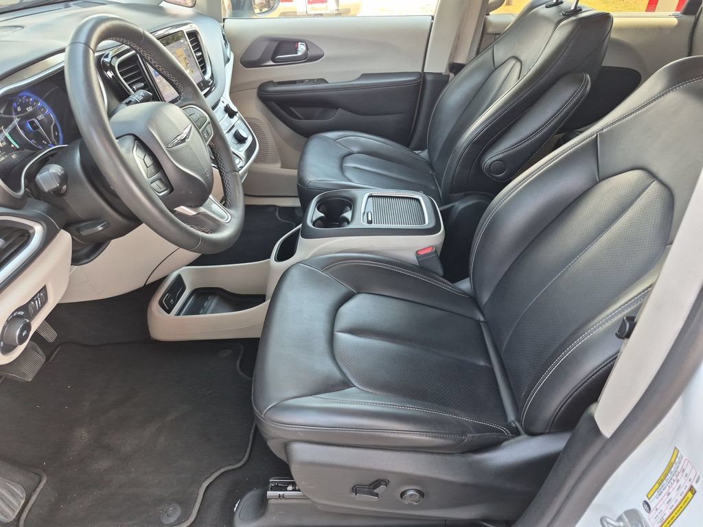 Used 2023 Chrysler Pacifica Touring-L FWD image 20