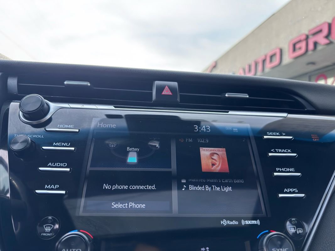 Used 2020 Toyota Camry SE w/ Sunroof Package image 21