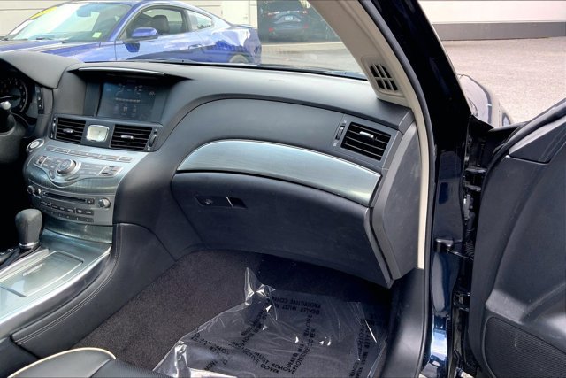 Used 2018 INFINITI Q70 Luxe AWD/4WD image 16