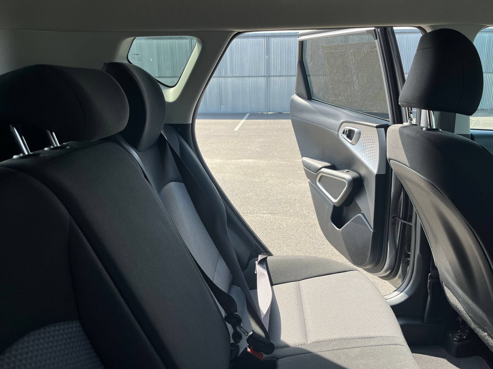 Used 2025 Kia Soul LX w/ LX Technology Package FWD image 34