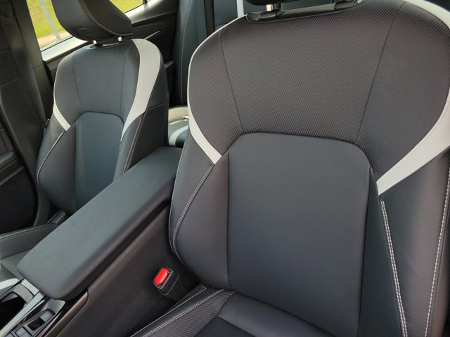 Used 2025 Toyota Camry SE image 6