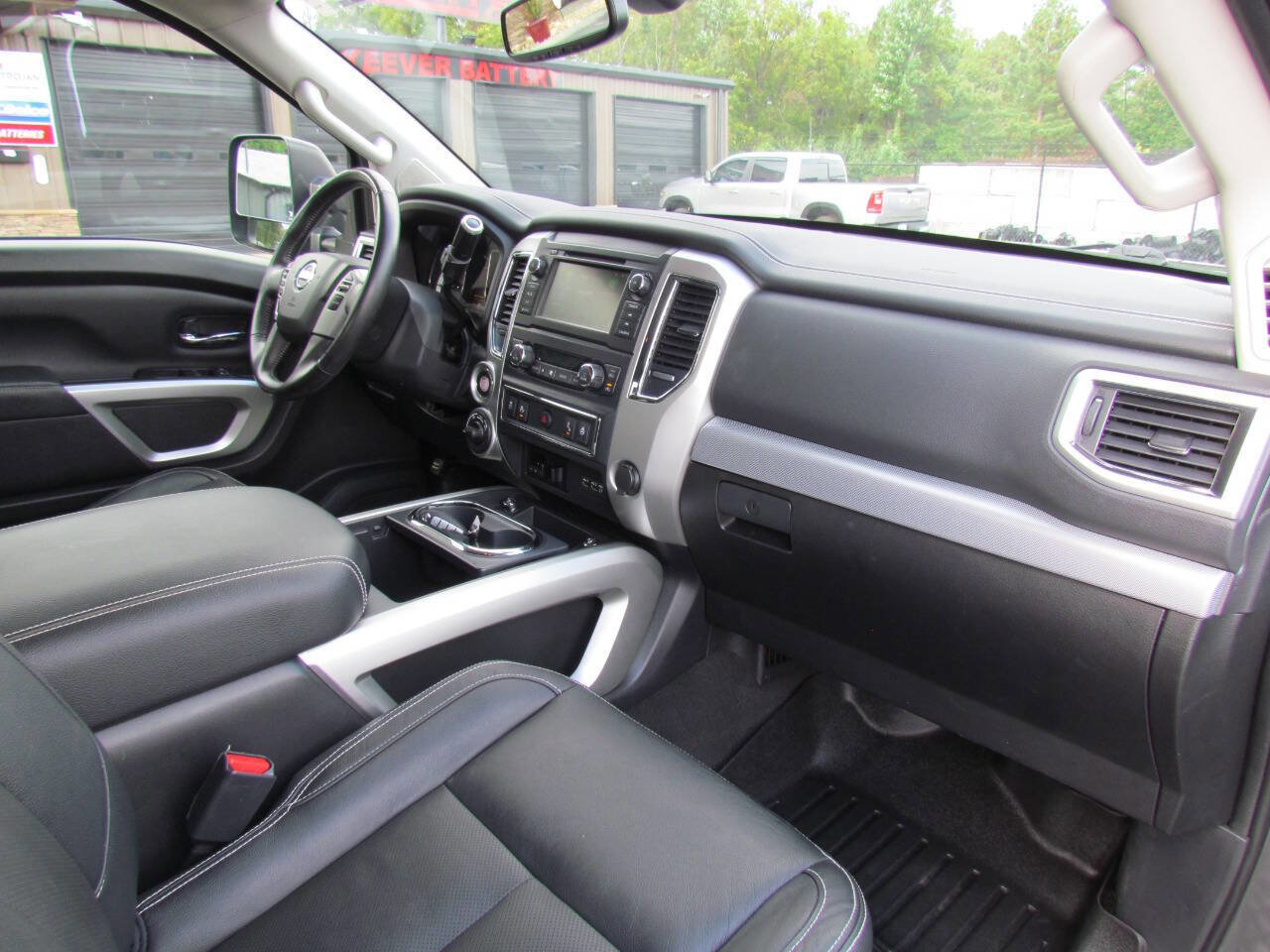 Used 2019 Nissan Titan PRO-4X w/ Pro-4x Convenience Package image 18