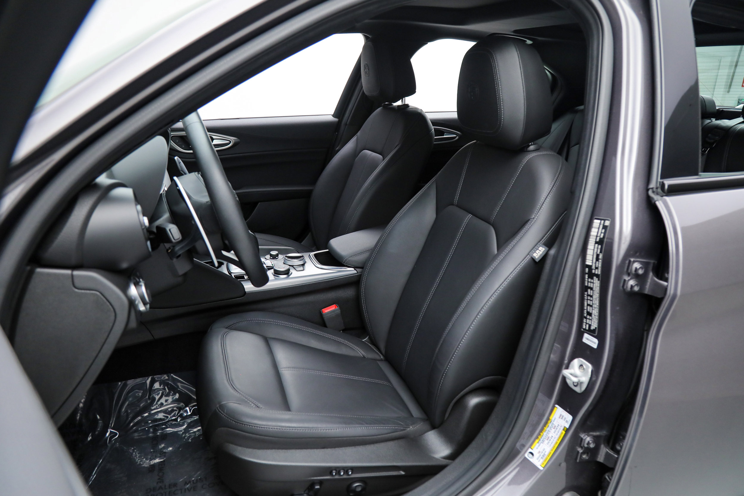 Used 2025 Alfa Romeo Giulia w/ Driving Assist Package image 21